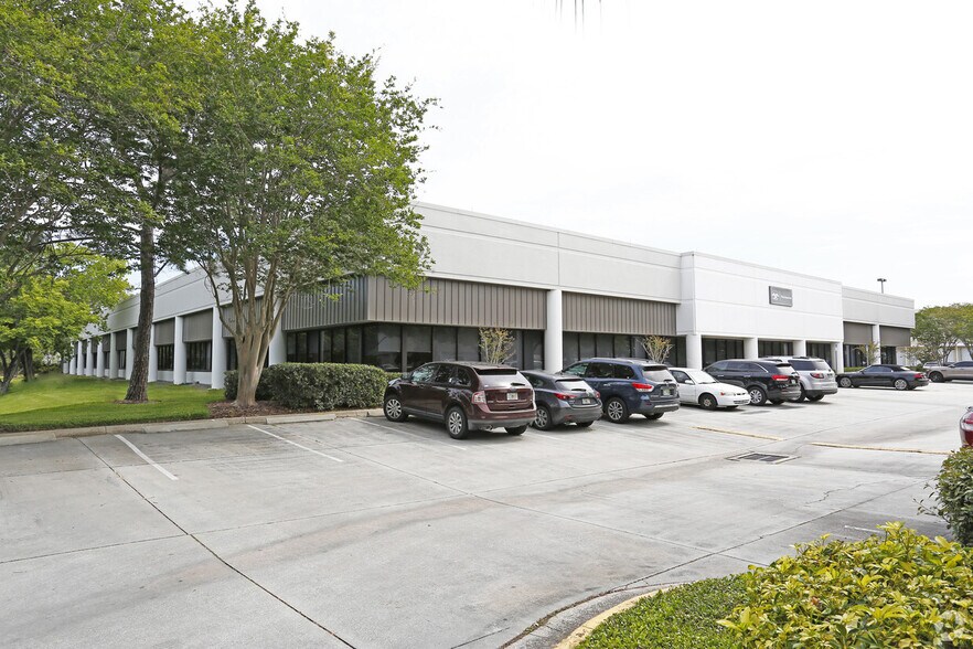 Primary Photo Of 8605 Largo Lakes Dr, Largo Warehouse For Lease