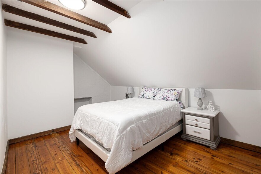 More Photos Of 667 Hustle Rd, Hustle Winery Vineyard For Sale