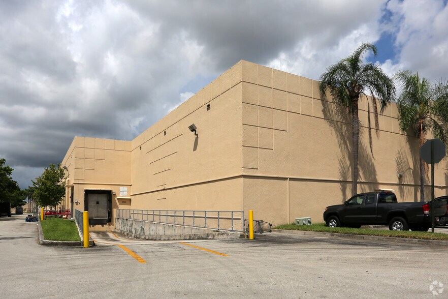 More Photos Of 12472-12594 W Sunrise Blvd, Sunrise General Retail For Lease