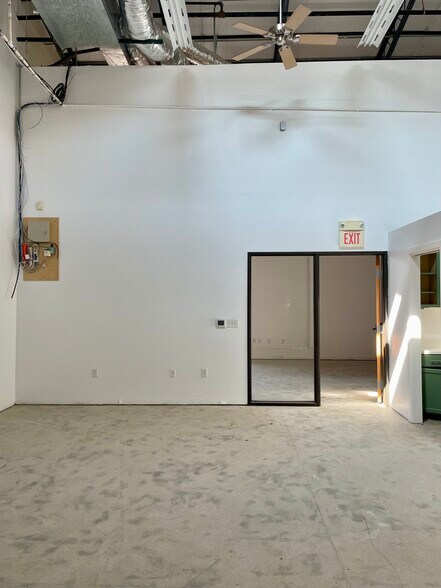 More Photos Of 3738 Haggar Way, Dallas Flex For Sale