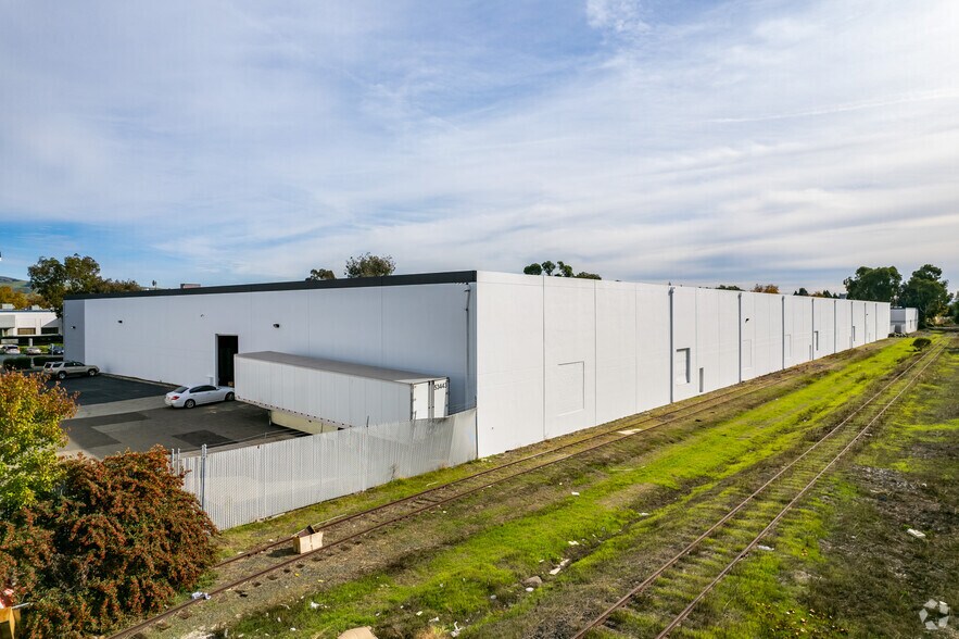 More Photos Of 30973 Santana St, Hayward Warehouse For Lease