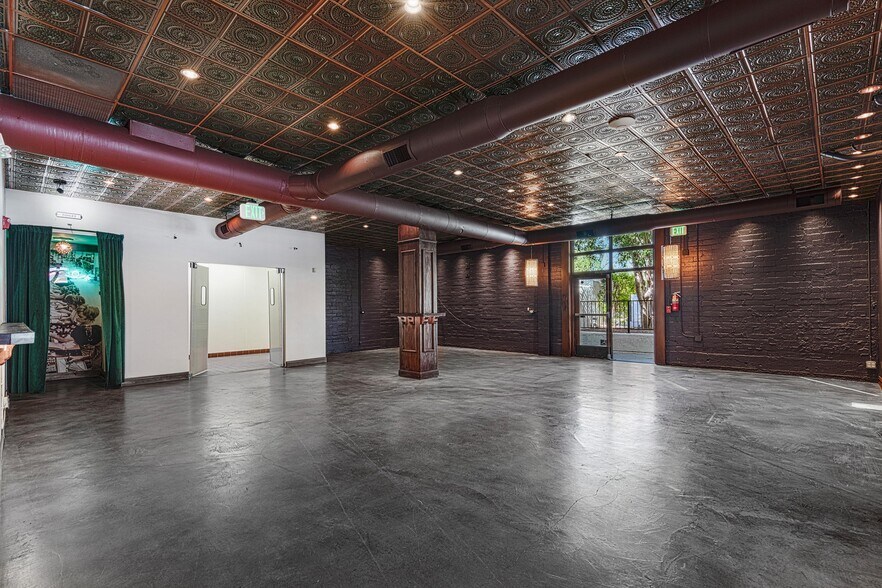 More Photos Of 369 N Palm Canyon Dr, Palm Springs Restaurant For Sale