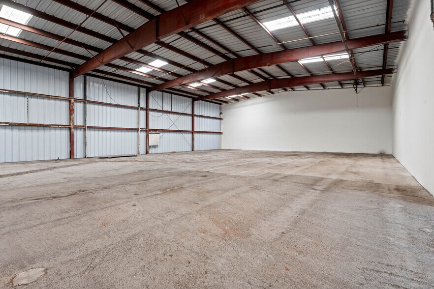 More Photos Of 934 S Main St, Willits Manufacturing For Lease