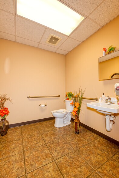 More Photos Of 5071 OH-43 Rd, Kent Auto Repair For Sale