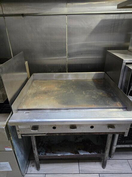 More Photos Of 301 W Main St, Avondale Restaurant For Lease