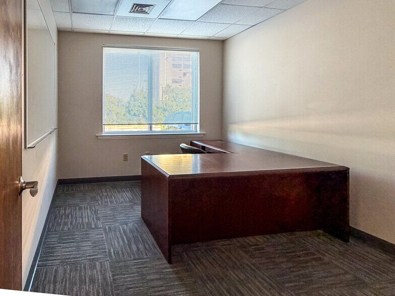 More Photos Of 5935 Rivers Ave, North Charleston Showroom For Lease