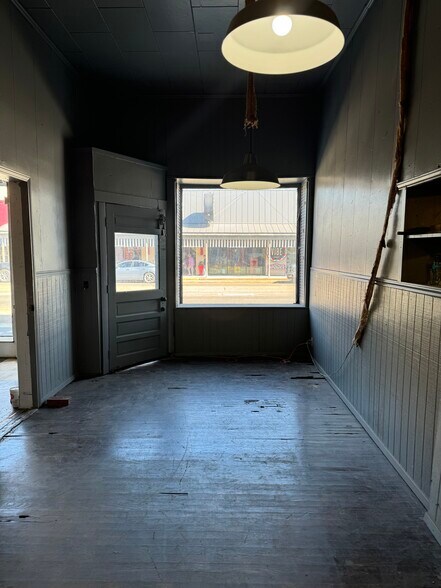 More Photos Of 221 S Main St, Mcgregor Storefront Retail Office For Lease