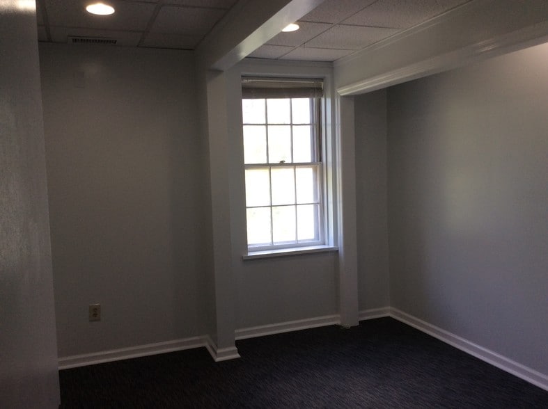 More Photos Of 1187 Broad St, Bridgeport Office For Lease