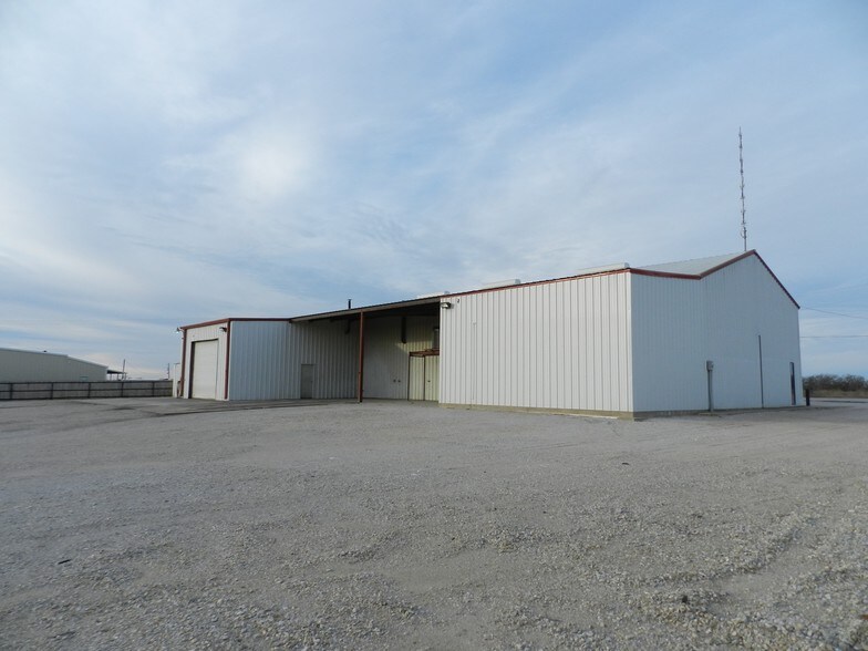 More Photos Of 707 S Wickham St, Alvord Truck Terminal For Sale