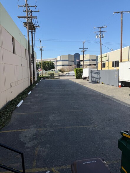 More Photos Of 20218-20220 S Hamilton Ave, Torrance Showroom For Lease