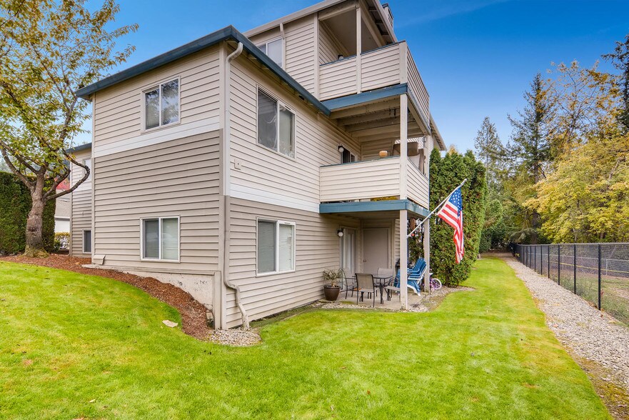 More Photos Of 805 NE Kane Dr, Gresham Apartments For Sale