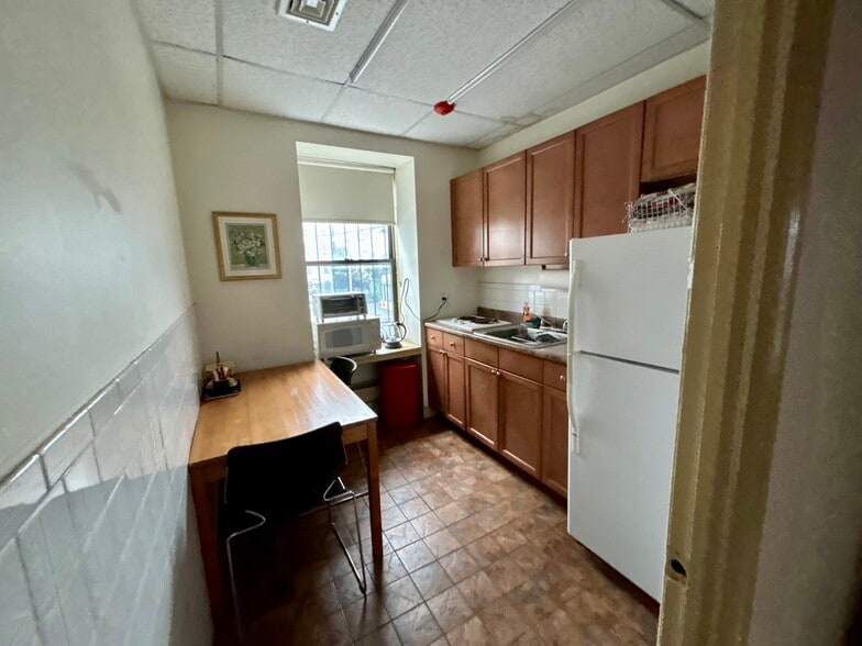 More Photos Of 20-34 Park Ave, Paterson Office For Sale