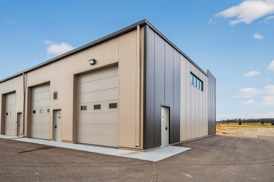 More Photos Of 663 Valerie Ave, Hudson Self Storage For Sale