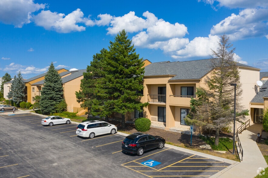 More Photos Of 800 Lake Cook Rd, Deerfield Hotel For Sale