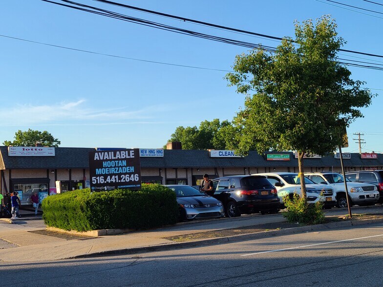 More Photos Of 90 Jericho Tpke, Mineola Freestanding For Lease