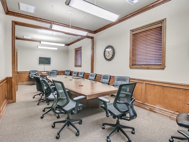 More Photos Of 1000 NW 139th Street Pky, Oklahoma City Office For Lease