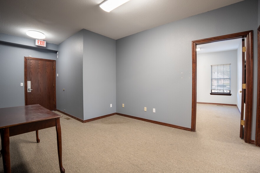 More Photos Of 1900 E 15th St, Edmond Office For Sale