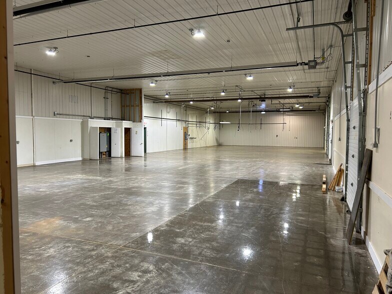 More Photos Of 877 Whitney Dr, Lapeer Warehouse For Lease