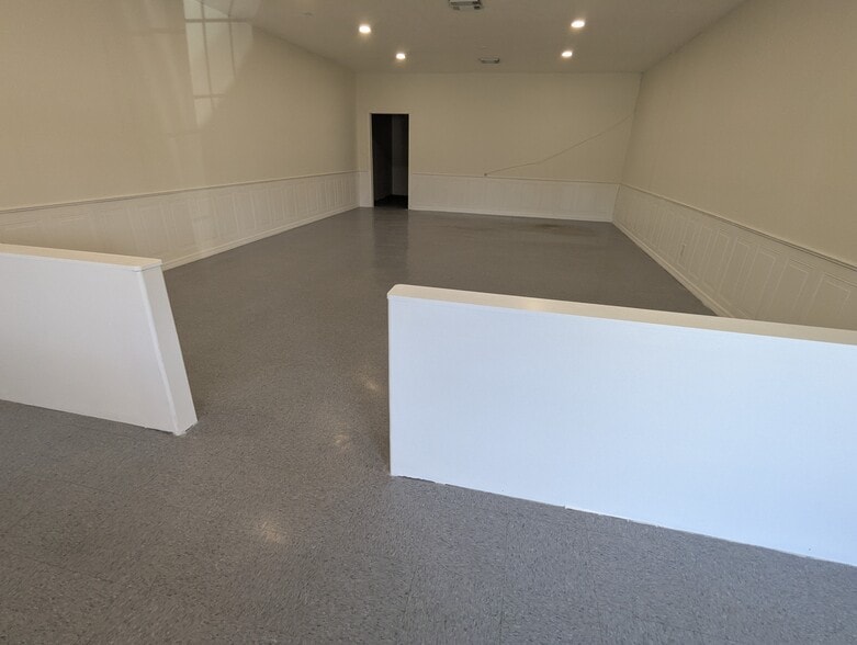 More Photos Of 10901 SE US Highway 441, Belleview Storefront Retail Office For Lease