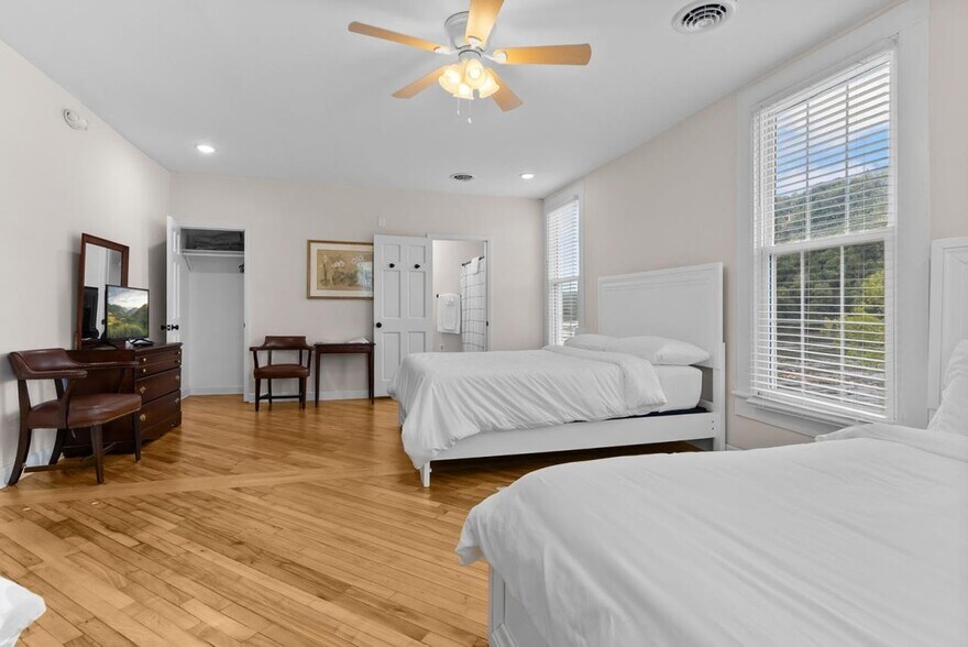 More Photos Of 509 W Main St, Fries Hotel For Sale