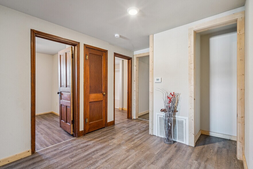 More Photos Of 106 1st Ave NW, Waukon Flex For Sale