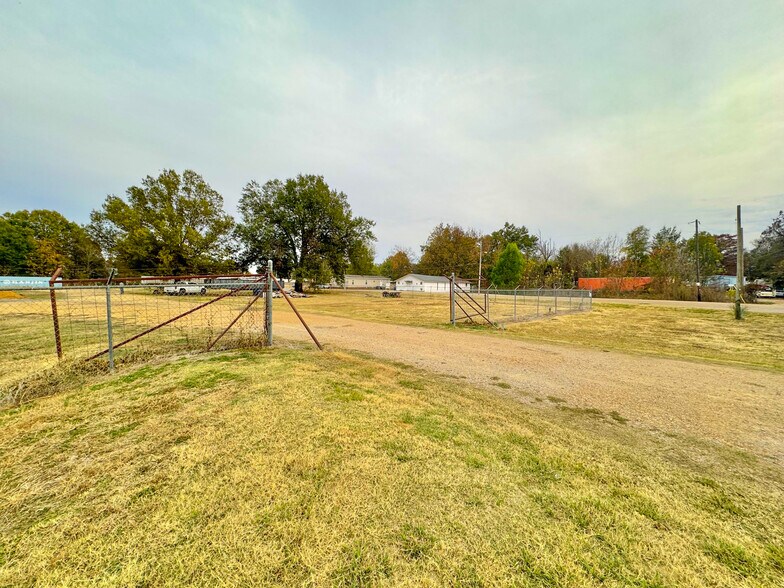 More Photos Of 600 Quitman St, Sledge Land For Sale