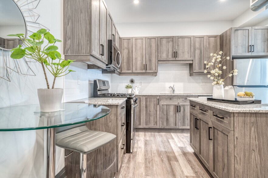 More Photos Of 52 Barton St E, Hamilton Storefront Retail Residential For Sale