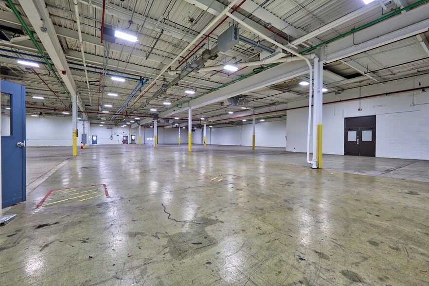 More Photos Of 562 Captain Neville Dr, Waterbury Manufacturing For Lease