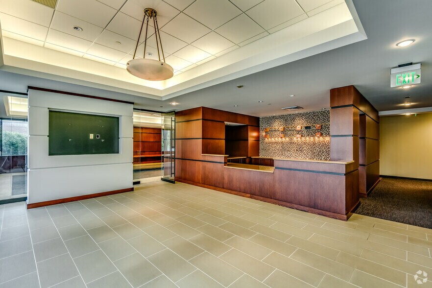 More Photos Of 11950 W Lake Park Dr, Milwaukee Office For Sale