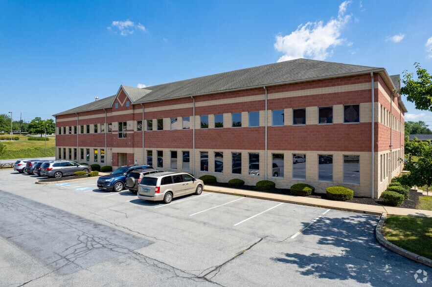 More Photos Of 201 Granite Run Dr, Lancaster Office For Lease