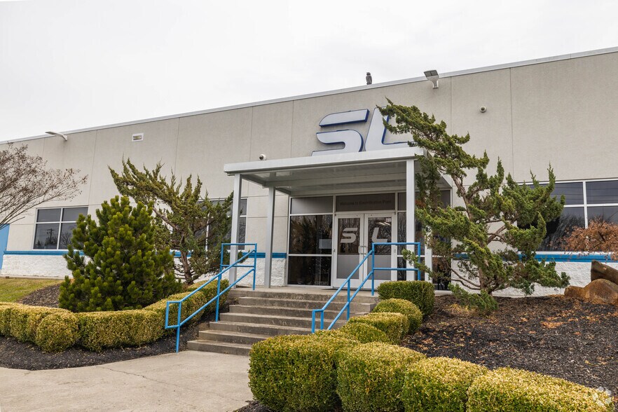 More Photos Of 281 Frank L Diggs Dr, Clinton Warehouse For Lease