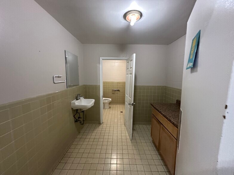 More Photos Of 5722-5724 Kenwick St, San Antonio Warehouse For Lease