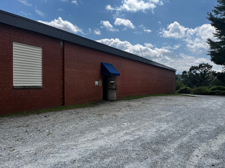 More Photos Of 1495 N Main St, Hendersonville Industrial For Lease