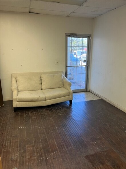 More Photos Of 710 Shepherd Dr, Garland Warehouse For Lease