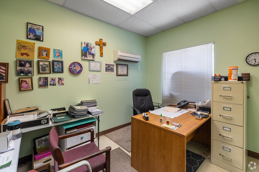 More Photos Of 2321 W Pioneer Pky, Pantego Industrial For Sale