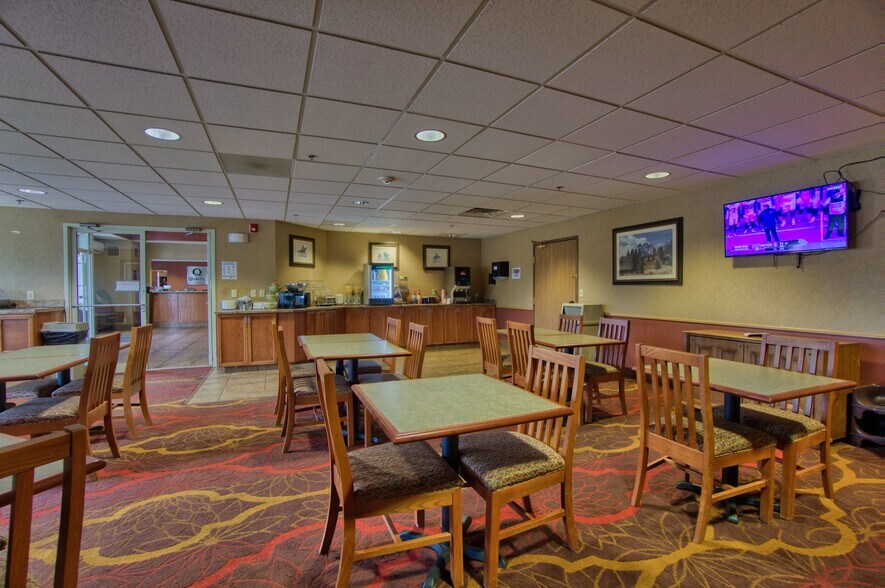 More Photos Of 7860 6th St, Wellington Hotel For Sale