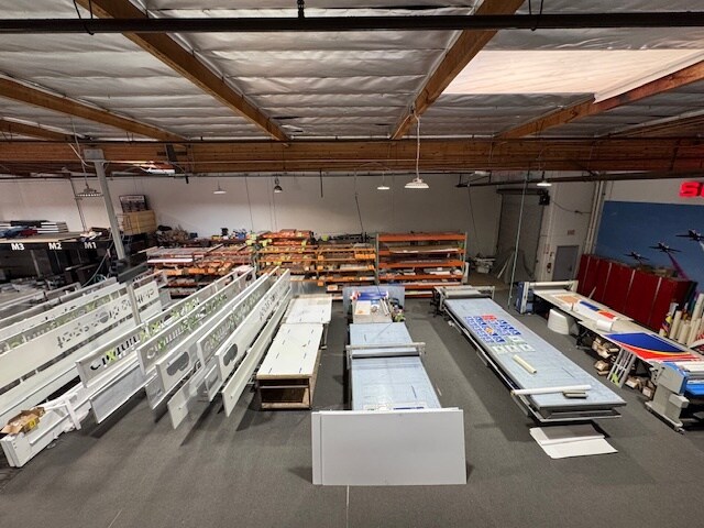 More Photos Of 2906 E Coronado St, Anaheim Warehouse For Lease