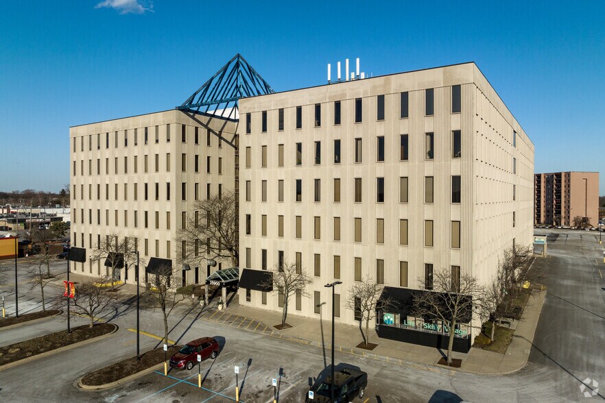 More Photos Of 25900 Greenfield Rd, Oak Park Office For Lease