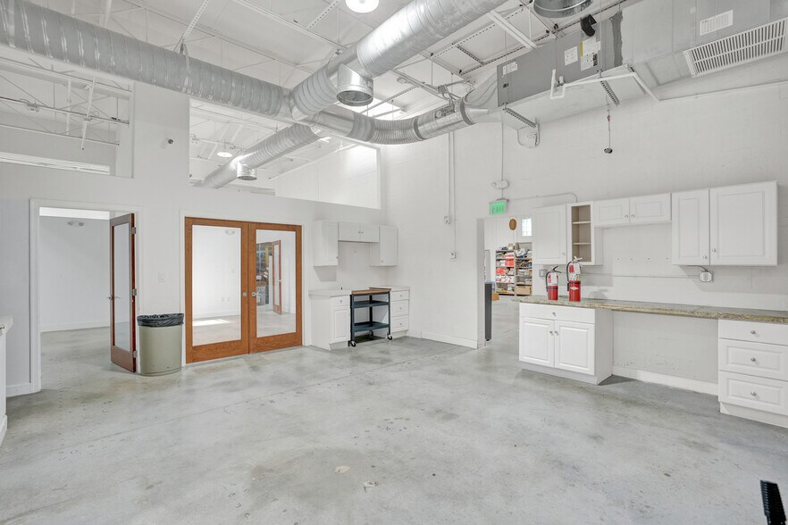 More Photos Of 1820 NE 146th St, Miami Manufacturing For Sale