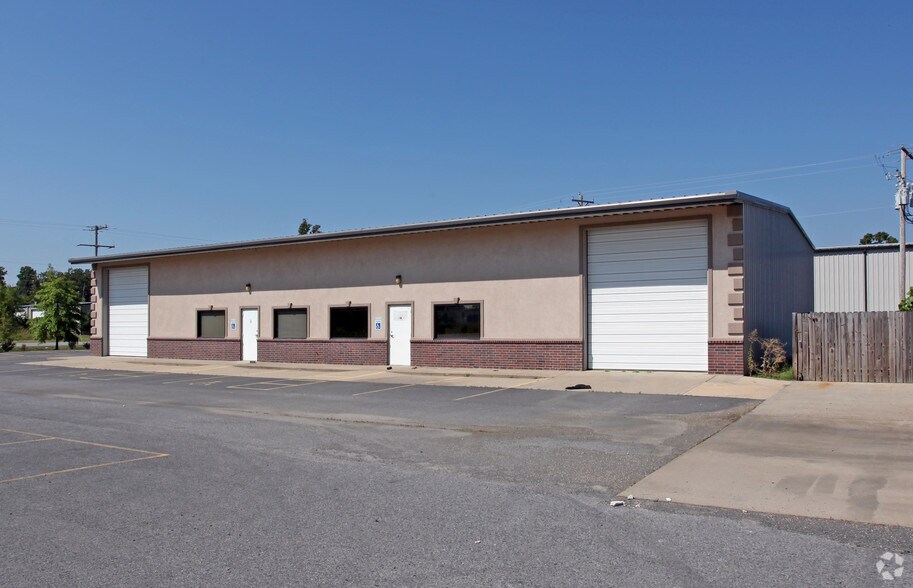 More Photos Of 10 Collins Industrial Pl, Maumelle Warehouse For Lease