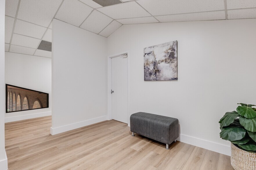 More Photos Of 12989 Jupiter Rd, Dallas Office For Sale