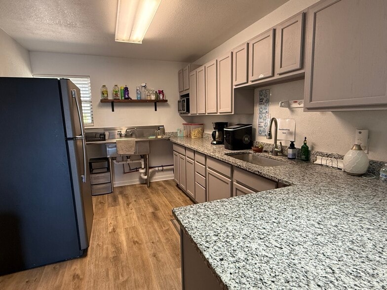 More Photos Of 2527 Fm 691, Denison Medical For Sale