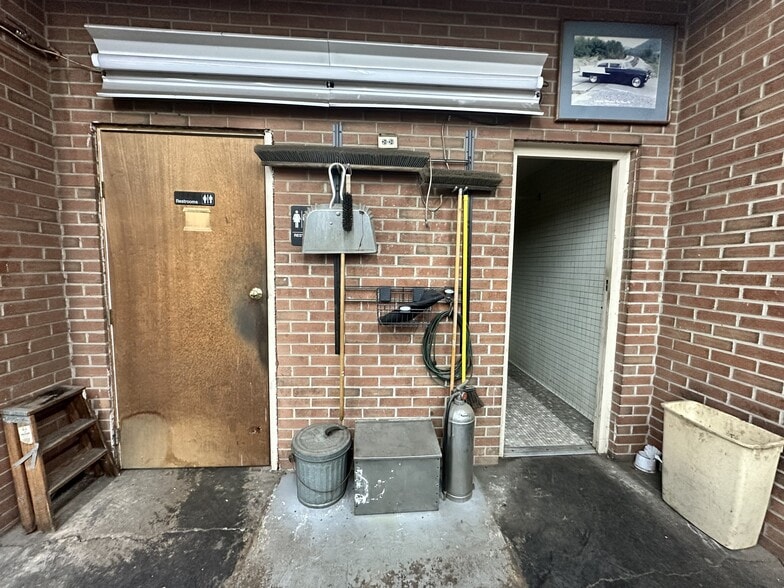 More Photos Of 6027 Ritchie Hwy, Brooklyn Freestanding For Sale