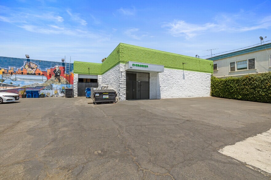 More Photos Of 148 W 32nd St, Los Angeles Warehouse For Lease