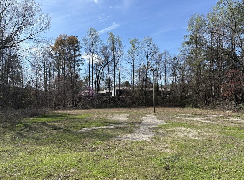 More Photos Of 488 SE Veterans Memorial Hwy, Mableton Freestanding For Sale