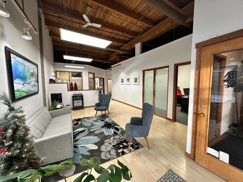 More Photos Of 11904 113 Av, Edmonton Office For Lease