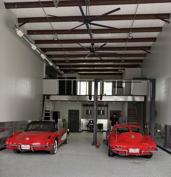 More Photos Of 12456 Spring Cypress Rd, Tomball Showroom For Sale