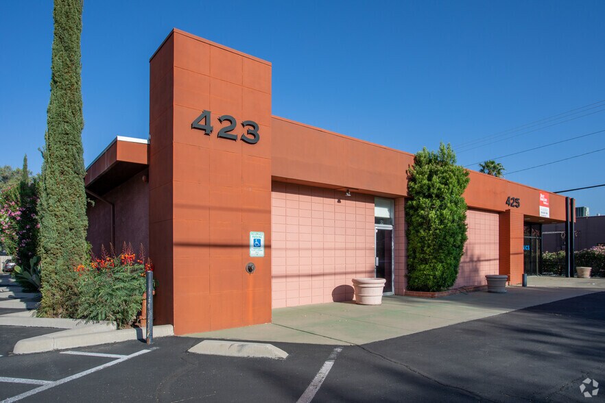 More Photos Of 423-425 N Tucson Blvd, Tucson Showroom For Sale