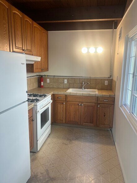 More Photos Of 1120 Elmer St, Belmont Apartments For Sale