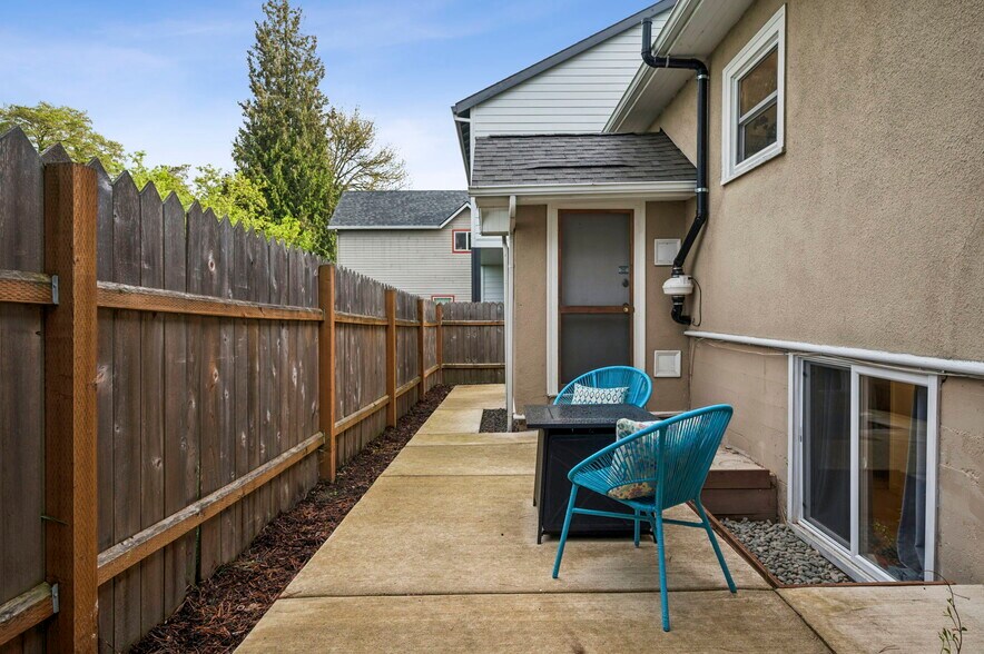 More Photos Of 11020 N Moore Ave, Portland Flex For Sale